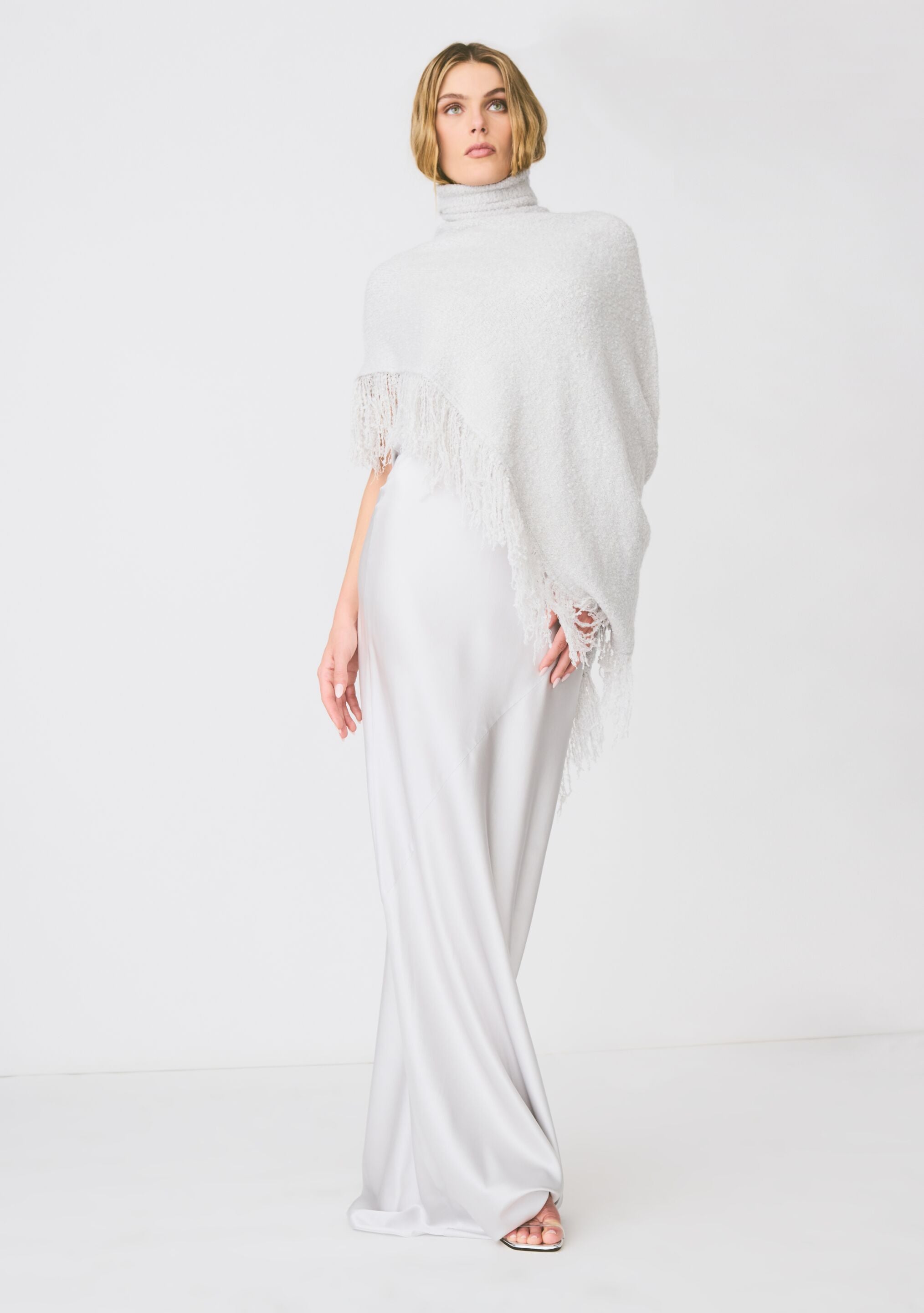 Frost Poncho – SER.O.YA