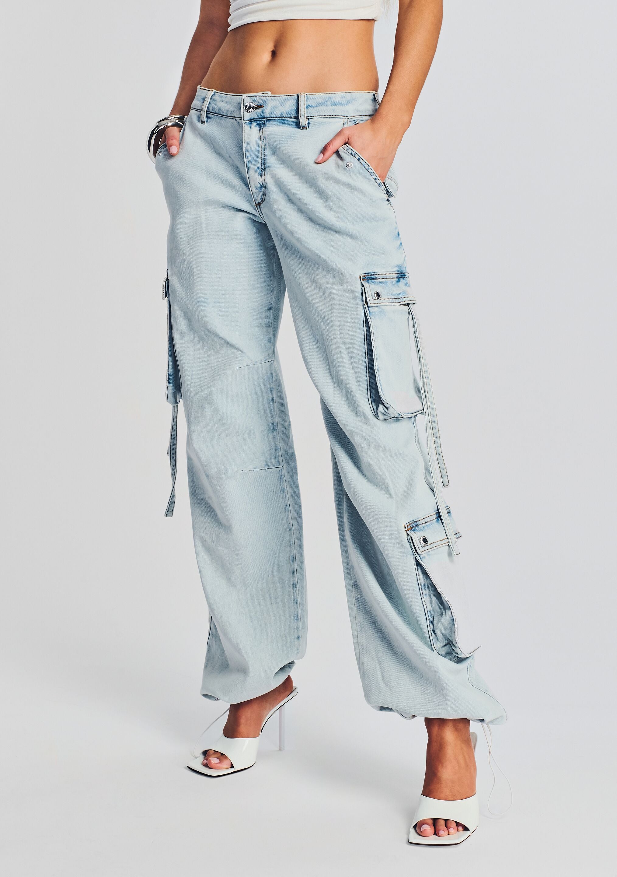 Samira Low Rise Cargo Jean – SEROYA