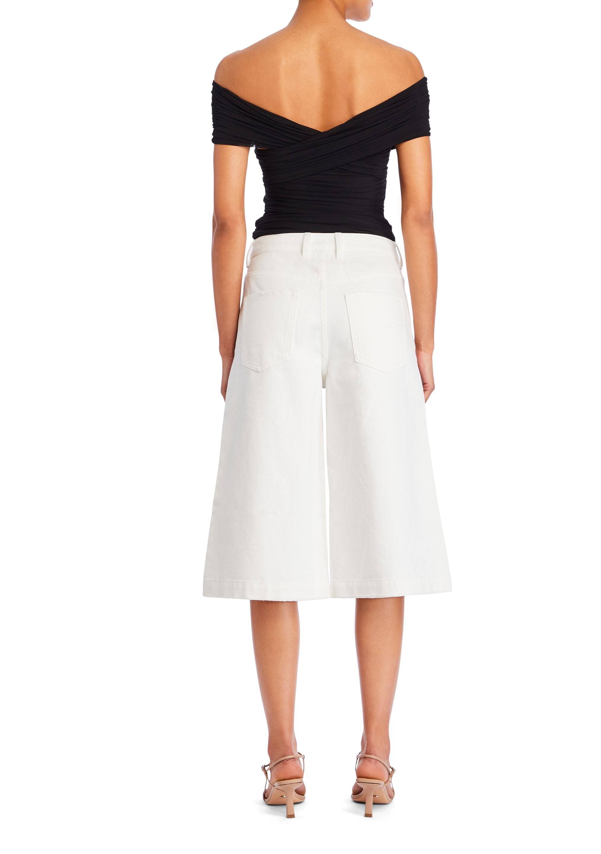 パンツ PESERICO Women Shorts  Burmudas P04572 01972 002 234688 WHI PESERICO | White Women's Shorts & Bermuda | YOOX